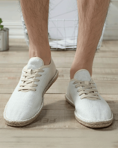 Alpargata masculina bege claro com forro confortável e visual refinado.