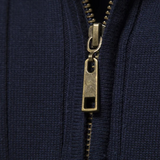 Base com acabamento limpo e elegante, ideal para sobreposição.