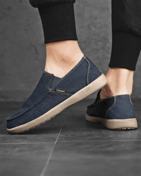 Tênis casual masculino bege com solado leve e design clássico