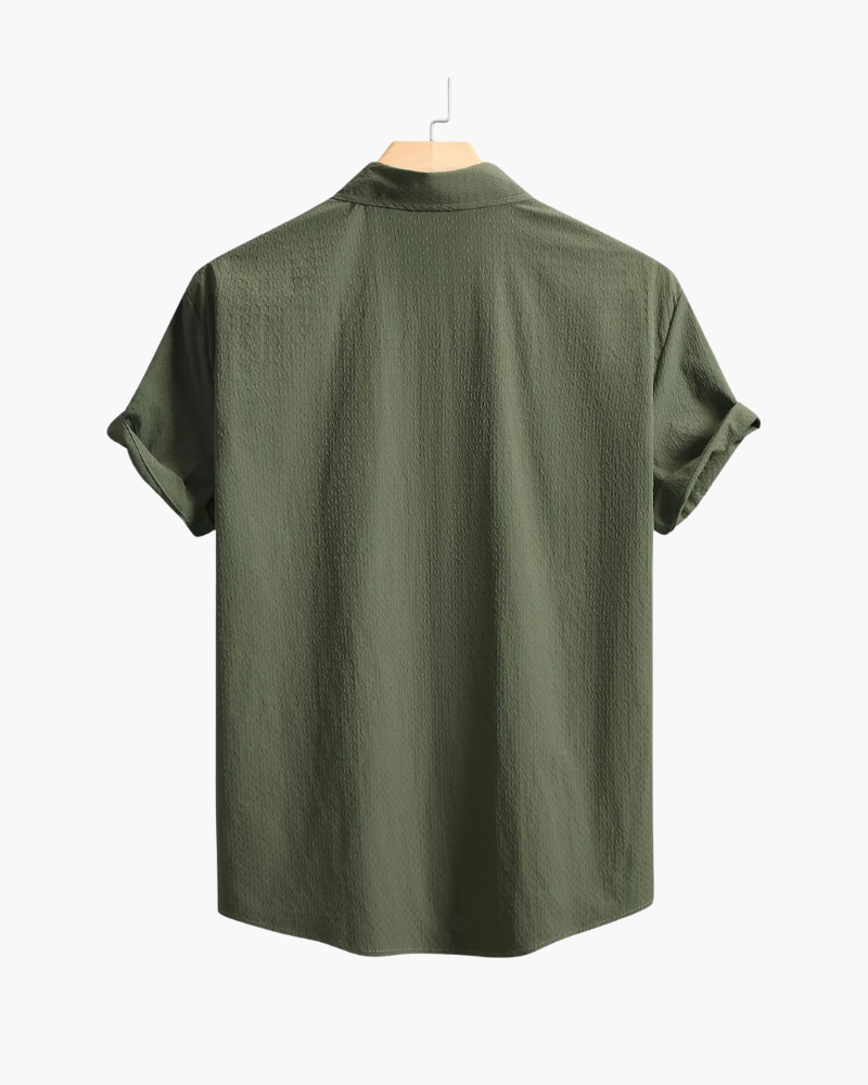 Camisa estilo europeu inspirada em Portofino, perfeita para um look refinado.
