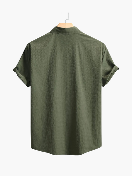 Camisa estilo europeu inspirada em Portofino, perfeita para um look refinado.