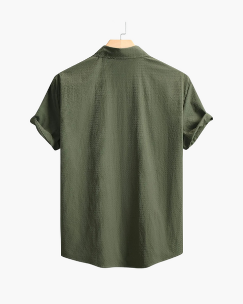 Camisa estilo europeu inspirada em Portofino, perfeita para um look refinado.