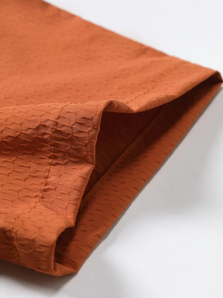 Camisa estilo retrô para homens que buscam elegância discreta e visual heritage europeu.