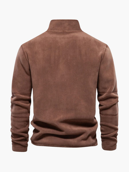 Tecido macio, gola alta com zíper e acabamento sofisticado para homens que valorizam o estilo clássico europeu no inverno.