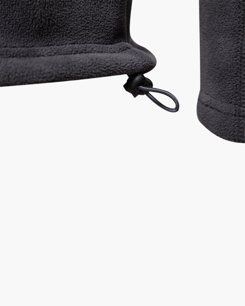 Casaco de lã encorpado com estética clássica e refinada. Perfeito para quem busca elegância com conforto.