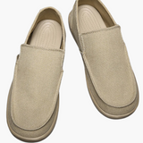 Vista lateral de tênis casual masculino em lona, ideal para um guarda-roupa refinado e alinhado com o estilo aristocrático europeu.