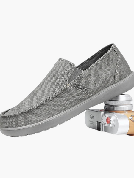 Calçado casual respirável e discreto, pensado para conforto em caminhadas, direção ou momentos de lazer com elegância.