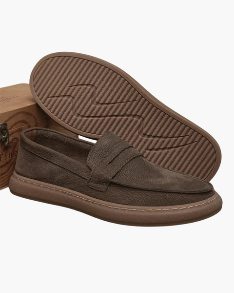 Calçado masculino ideal para dirigir com conforto e leveza.