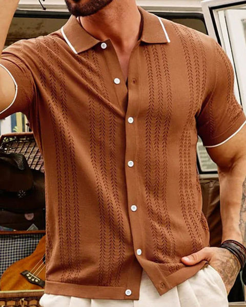 Camisa polo de verão com caimento clássico e visual europeu.