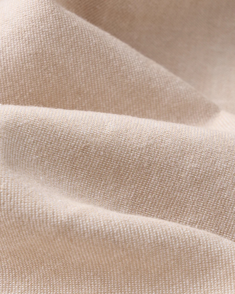 Textura do tecido em linho e algodão da camisa masculina, leve, nobre e respirável.