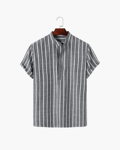 Camisa listrada masculina preta no conceito old money, ideal para visuais clássicos e leves