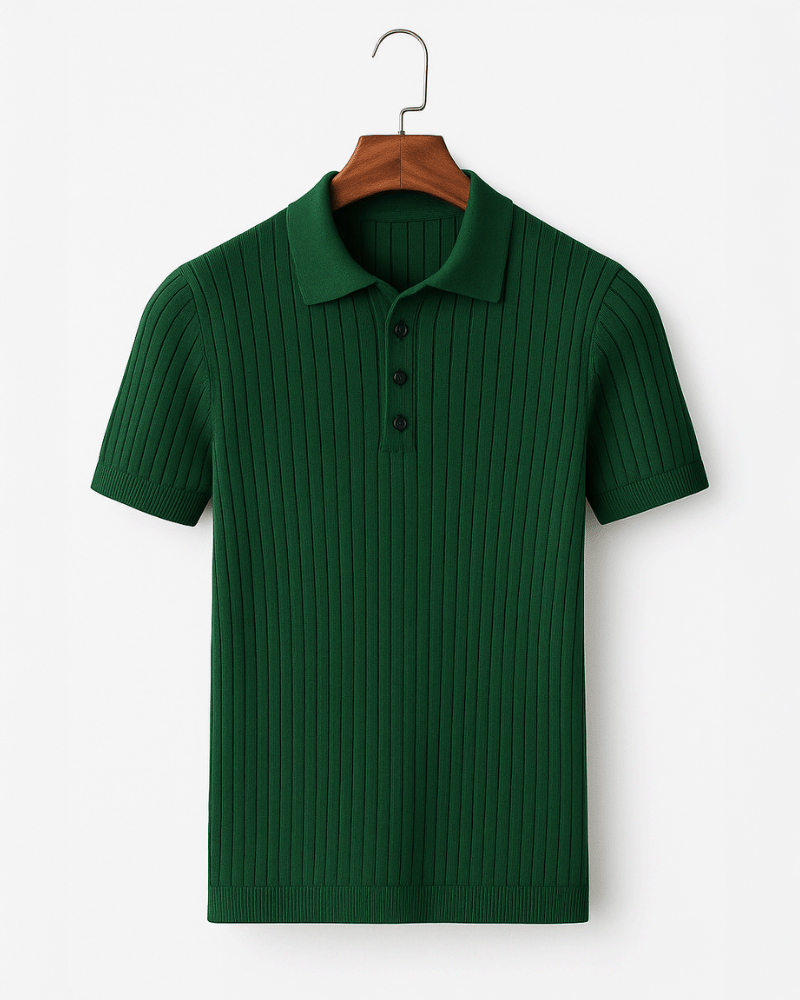 Camisa polo vintage com textura vertical, ideal para homens de bom gosto.