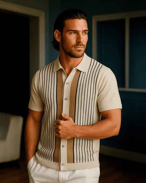 Polo de malha com textura leve e listras verticais. Ideal para clima quente e visuais sofisticados.