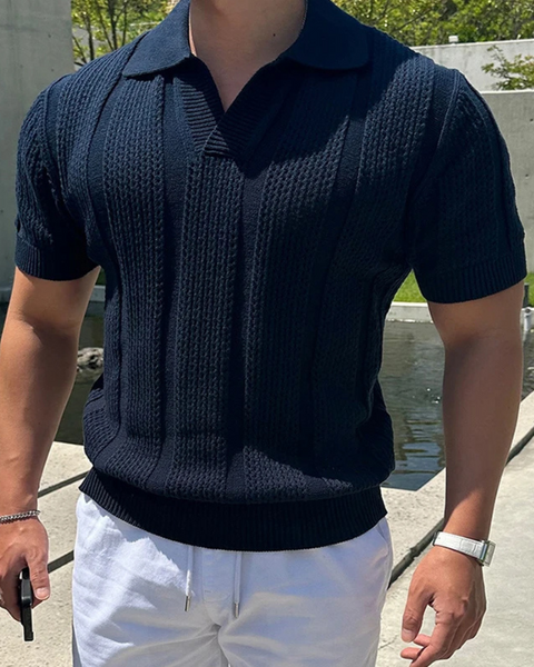 Camisa polo estilo old money em malha respirável e caimento slim.