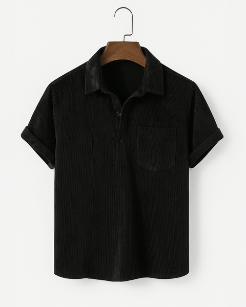 Vista traseira da camisa de veludo marrom com corte reto.
