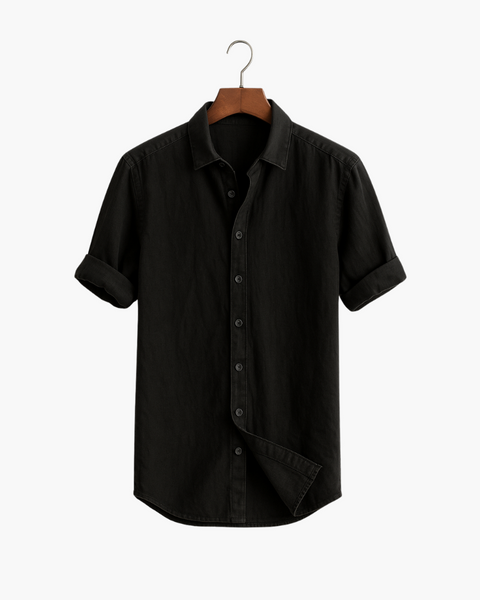 Inspiração francesa para o guarda-roupa masculino sofisticado. Uma camisa de verão clássica e discreta.