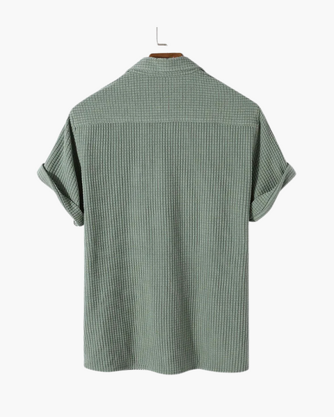 Camisa com textura quadriculada e estética italiana para homens clássicos.