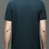Polo masculina com malha que proporciona frescor e sofisticação
