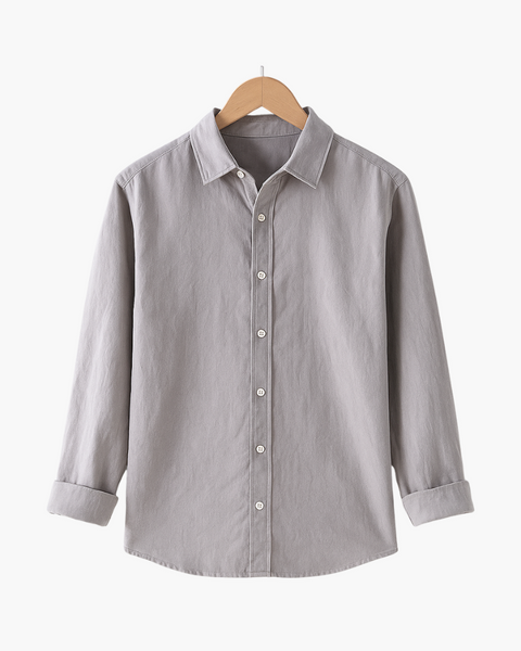 Visual sofisticado masculino com camisa bege de linho refinado.