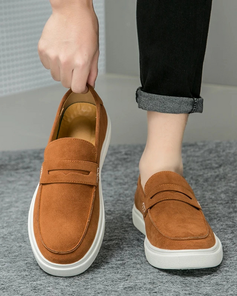 Sapato masculino casual de luxo, ideal para escritório e eventos elegantes.