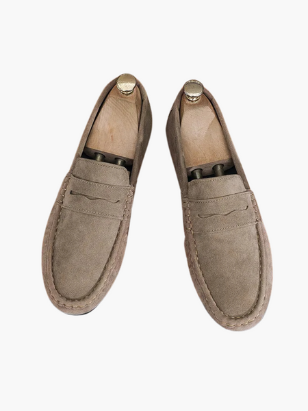 Mocassim masculino com acabamento impecável e estilo europeu