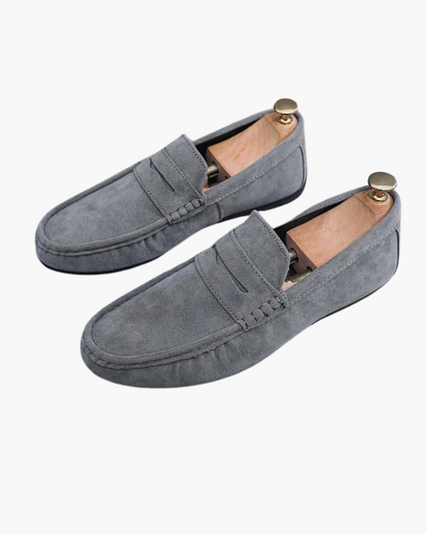 Mocassim masculino preto com design elegante inspirado no estilo old money