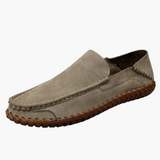 Mocassim casual de couro com conforto refinado e estética Old Money sofisticada.