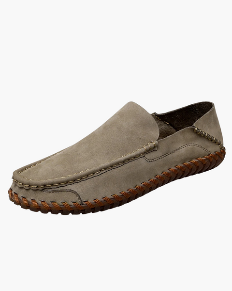 Mocassim casual de couro com conforto refinado e estética Old Money sofisticada.