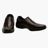 Mocassim preto sem cadarço, prático e refinado com estética retrô.