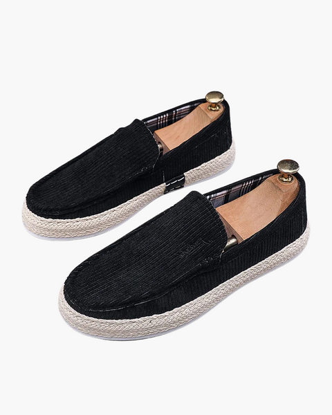 Calçado masculino leve com sola tramada, perfeito para primavera e verão.