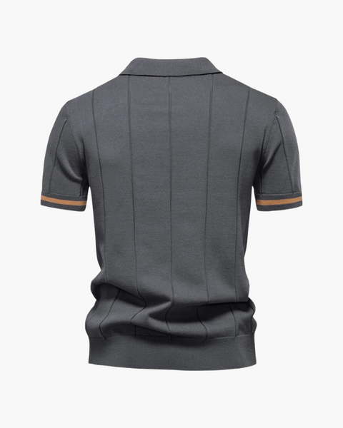 Polo inspirada no vestuário europeu clássico, com caimento ajustado e visual minimalista sofisticado.