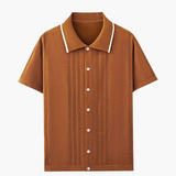 Malha masculina leve, ideal para ocasiões casuais sofisticadas.