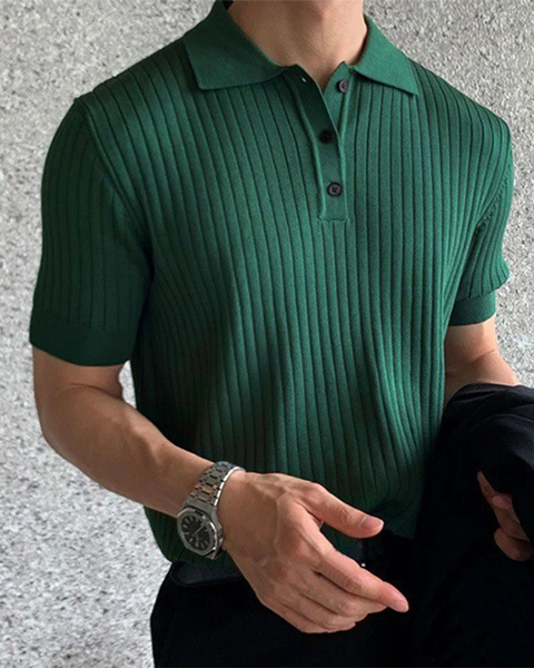 Polo verde escuro para homens que seguem o lifestyle Old Money.